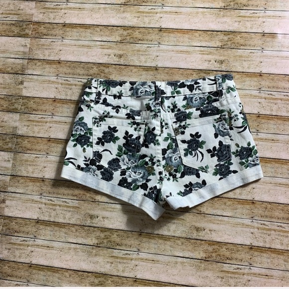 [SALE] forever 21 floral denim shorts - Picture 2 of 4